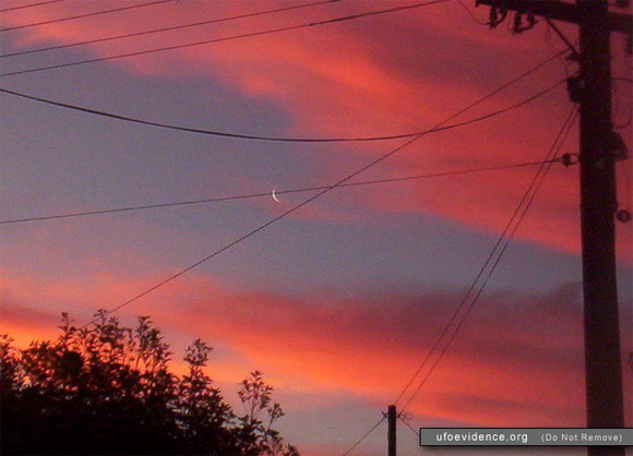 Photograph showing the actual position and crescent phase of the moon on the same evening near Waroona, WA
