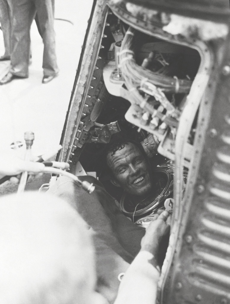 Cooper_Inside_Faith_7_After_Hatch_is_Blown_-_GPN-2000-001334