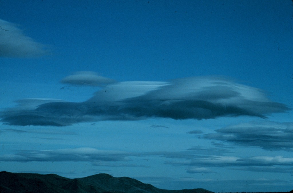 Wave_clouds_east_of_Mt._Mitchell_-_NOAA